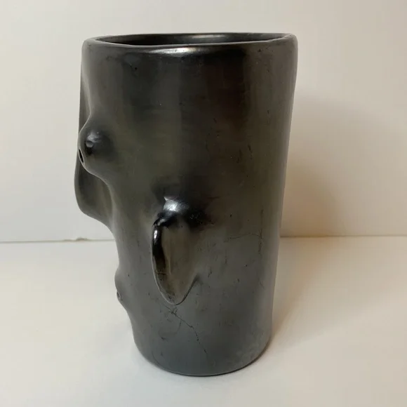 Dona Rosa Face Vase - Picture 2 of 8